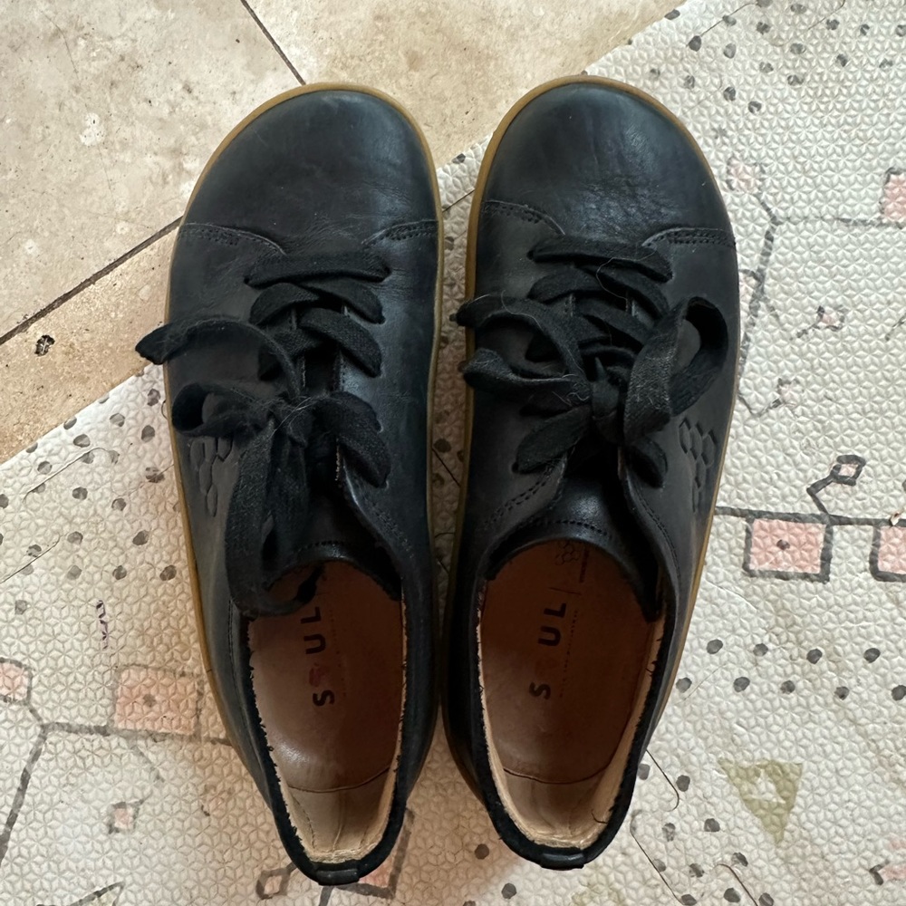 Vivobarefoot Addis Women size 7